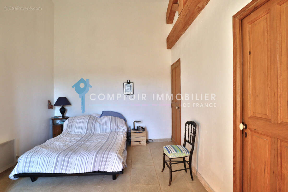 Dept 84 - Gordes - Belle bâtisse au calme - 164 m2 de surface habitables + dépendance à aménager et grenier su - photo 9