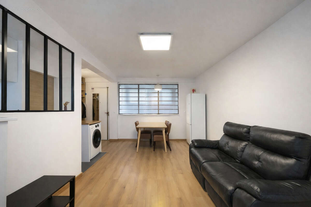 Appartement à COURBEVOIE
