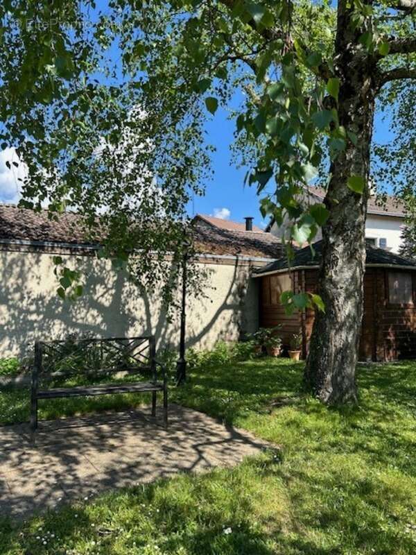 Commerce à DIVONNE-LES-BAINS