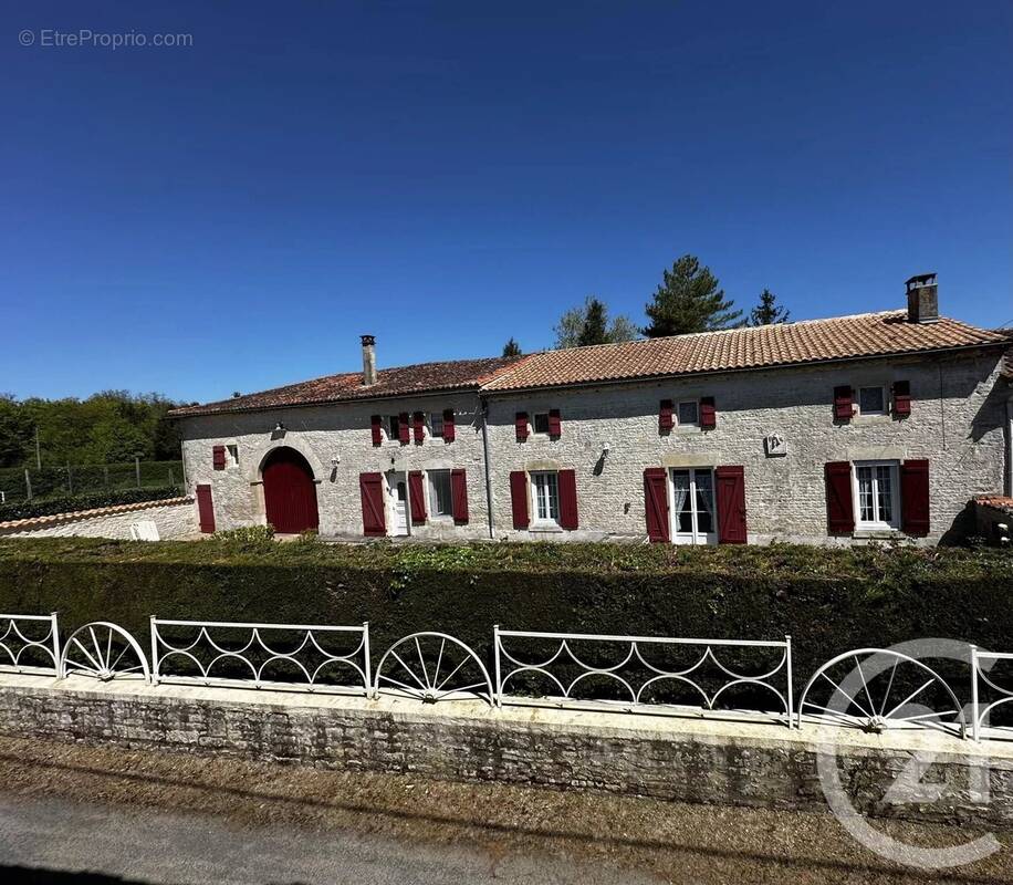 Maison à ROMAZIERES