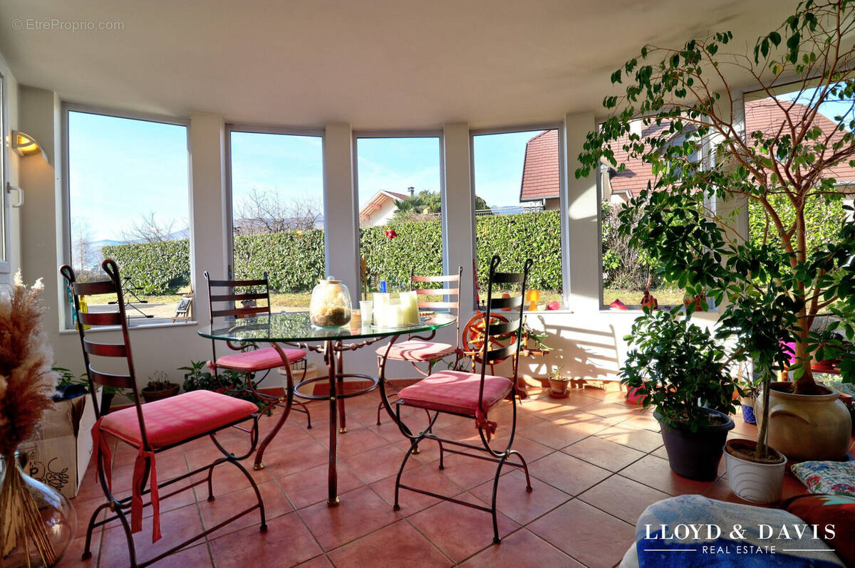 Maison 170 m² à Drumettaz-Clarafond  - photo 3
