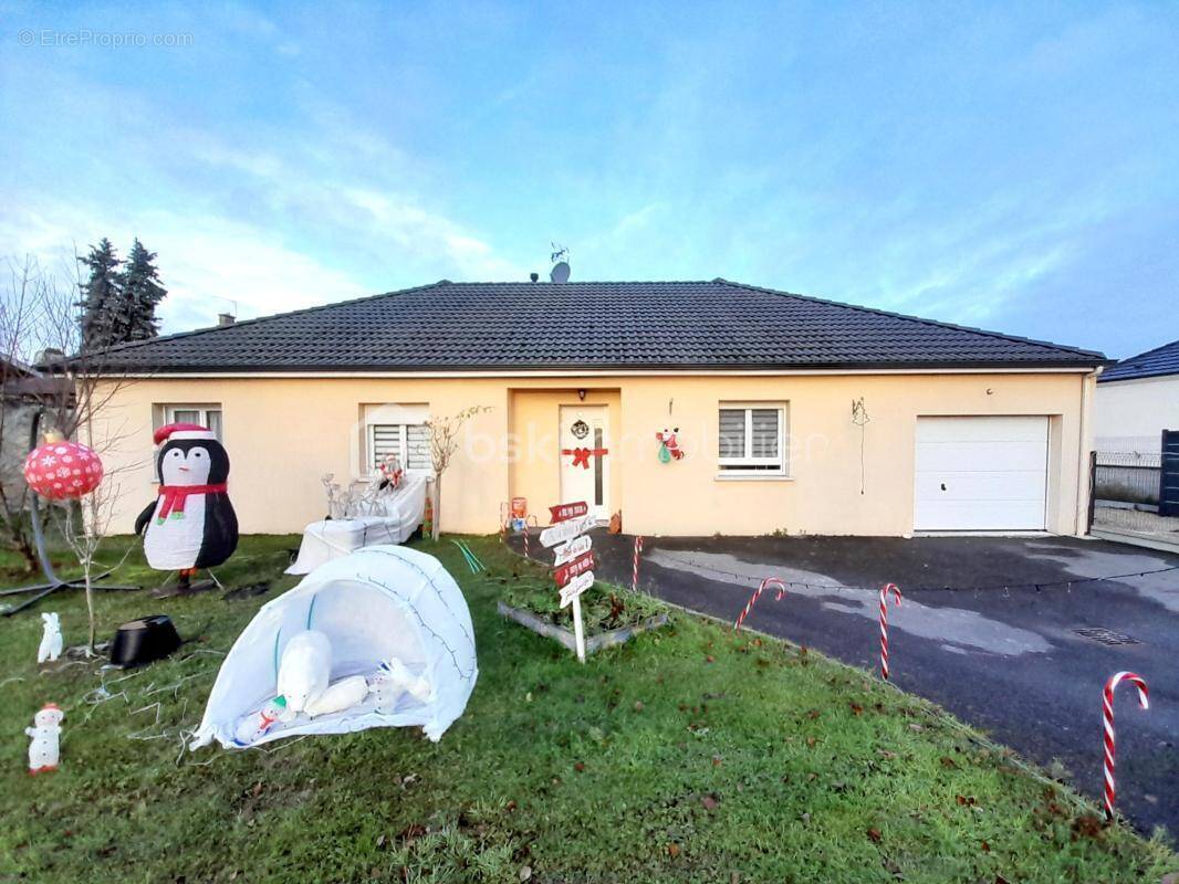 Maison à LIVRY-LOUVERCY