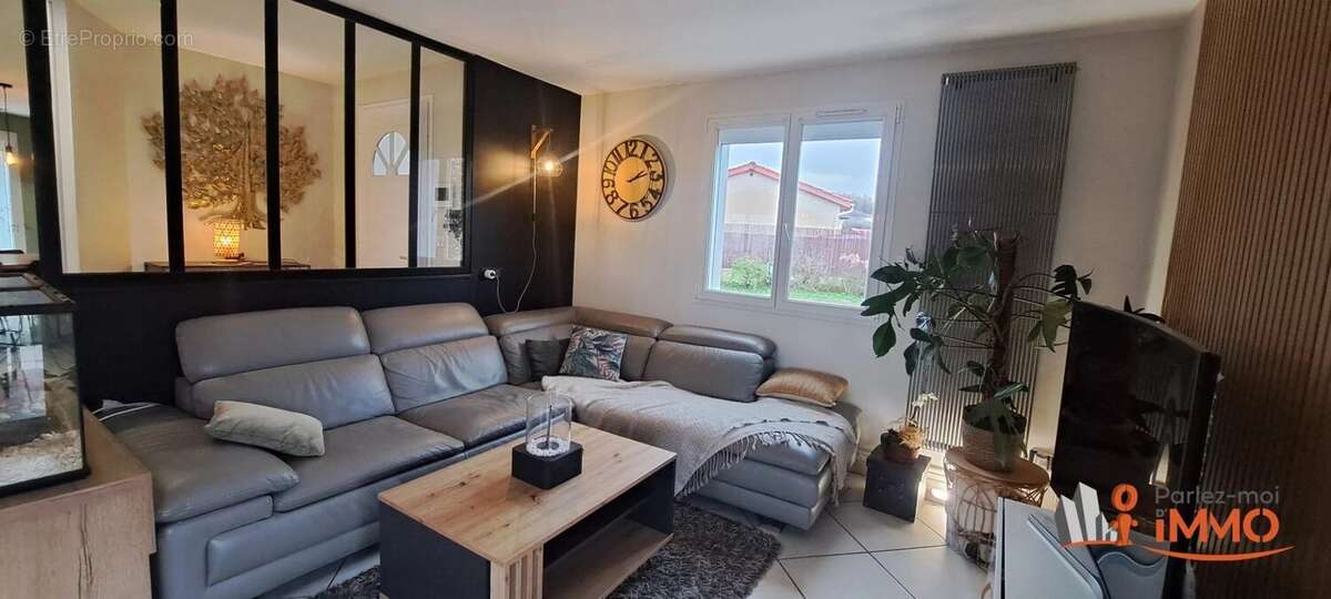 Maison à SAINT-BONNET-LES-OULES