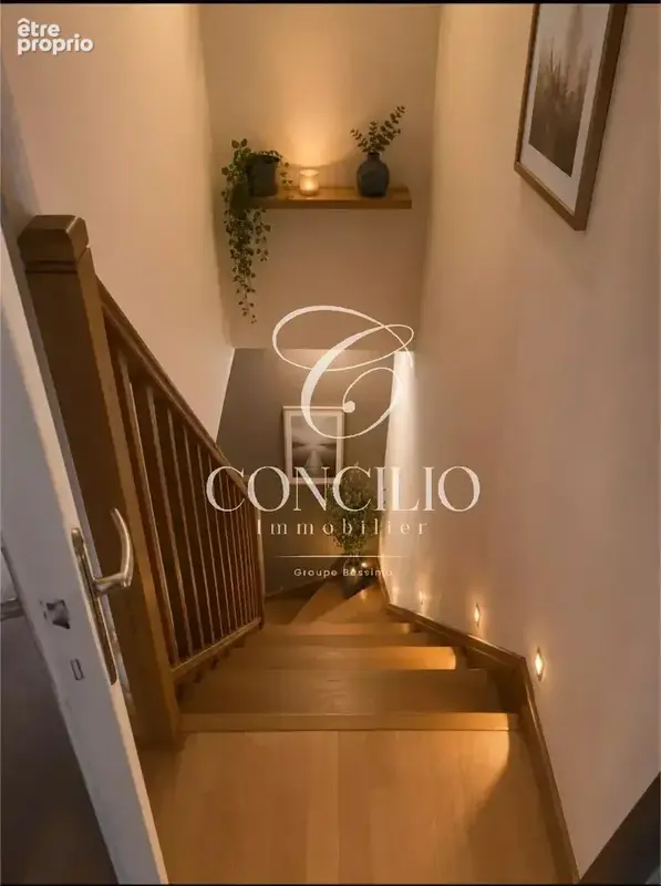 SAINT-OUEN – QUARTIER DES PUCES DE PARIS Maison de caractère de 6 pièces avec extérieur - photo 3