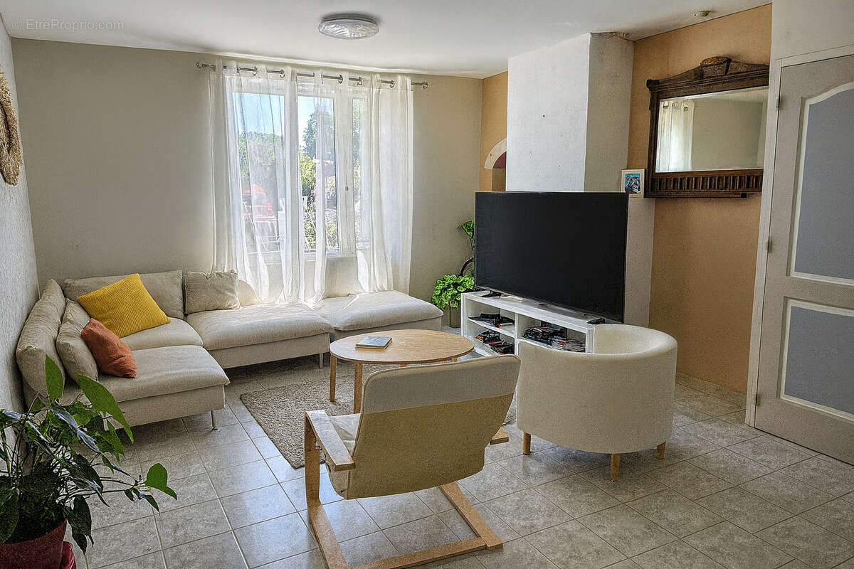 Maison à SAINT-CLEMENT-DES-LEVEES