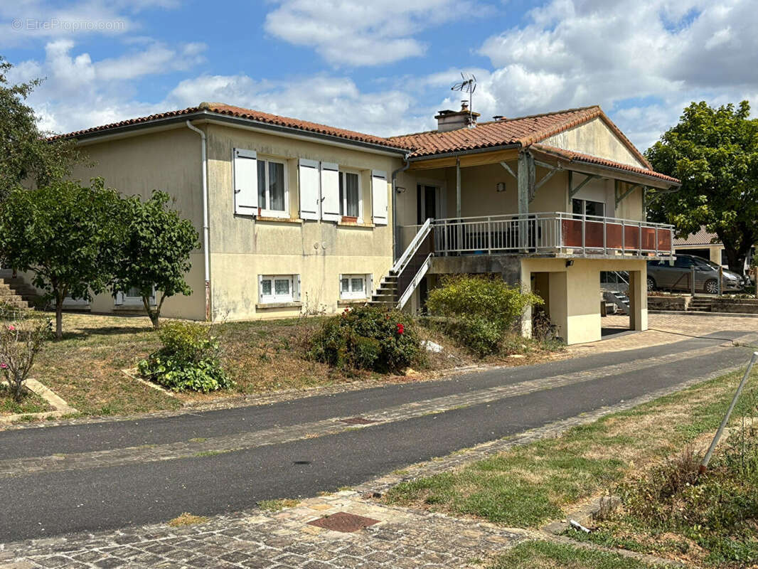 Maison 158m² à saint-pierre-d'exideuil - photo 2