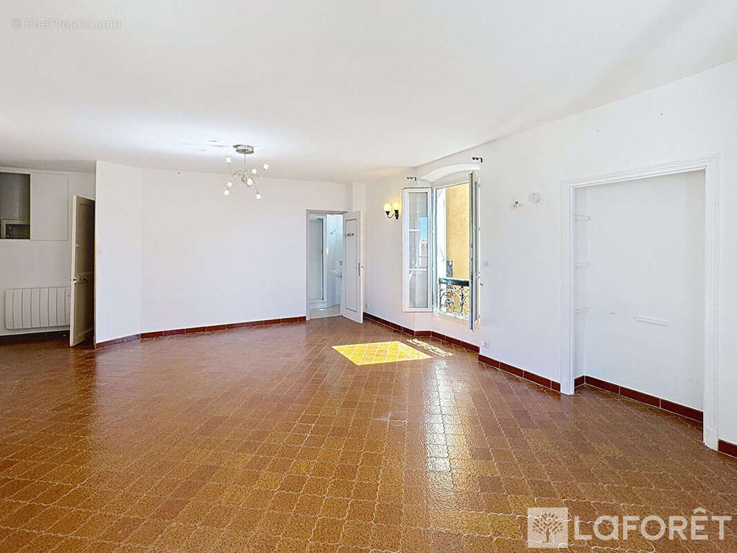 Appartement à ROQUEBRUNE-CAP-MARTIN