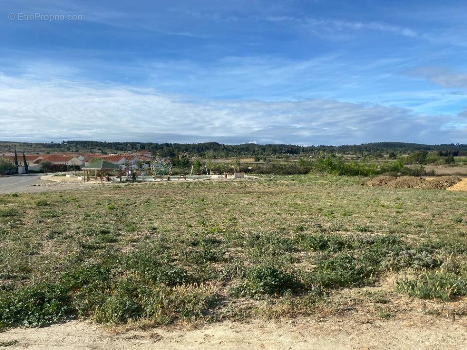 Terrain à NISSAN-LEZ-ENSERUNE