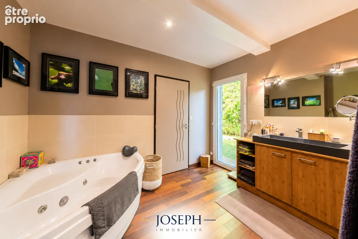 Parc du Garroussal COLOMIERS / TOURNEFEUILLE - Grande maison de 192 m² avec séjour de 110m2, sauna et DPE A - photo 10
