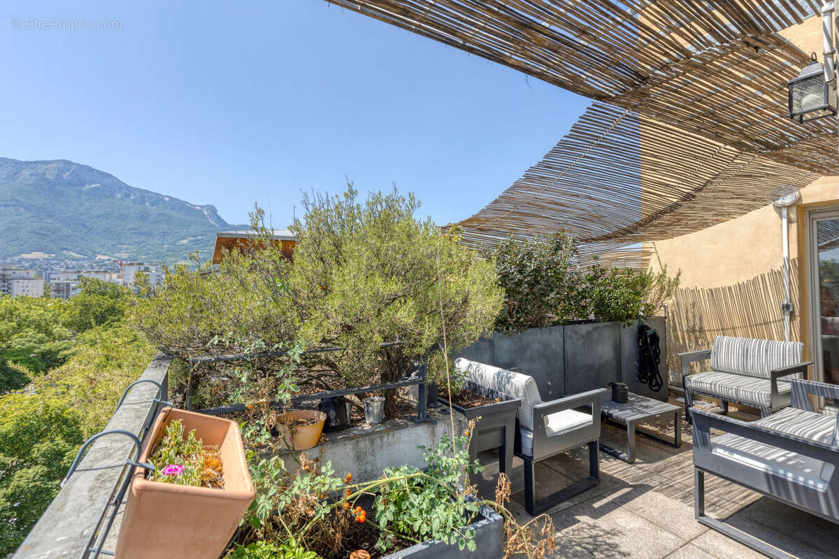 GRENOBLE Vigny Musset - T4 de 95m2 en étage élevé avec grande terrasse, cave et garage double - photo 11