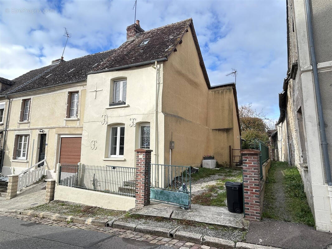 Maison à EXMES