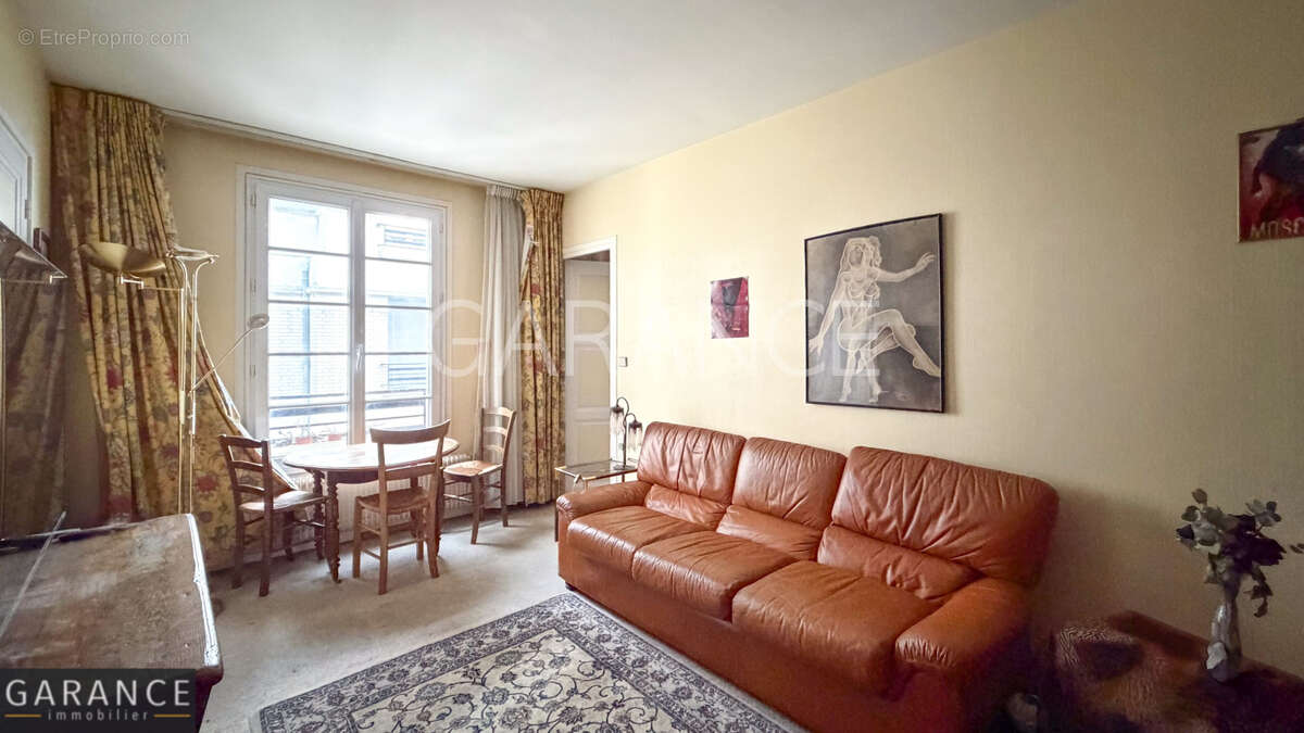 Appartement à PARIS-14E