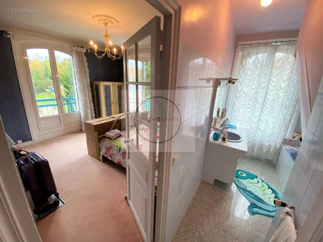 Propriete bourgeoise sur 1350 m² de terrain - photo 12