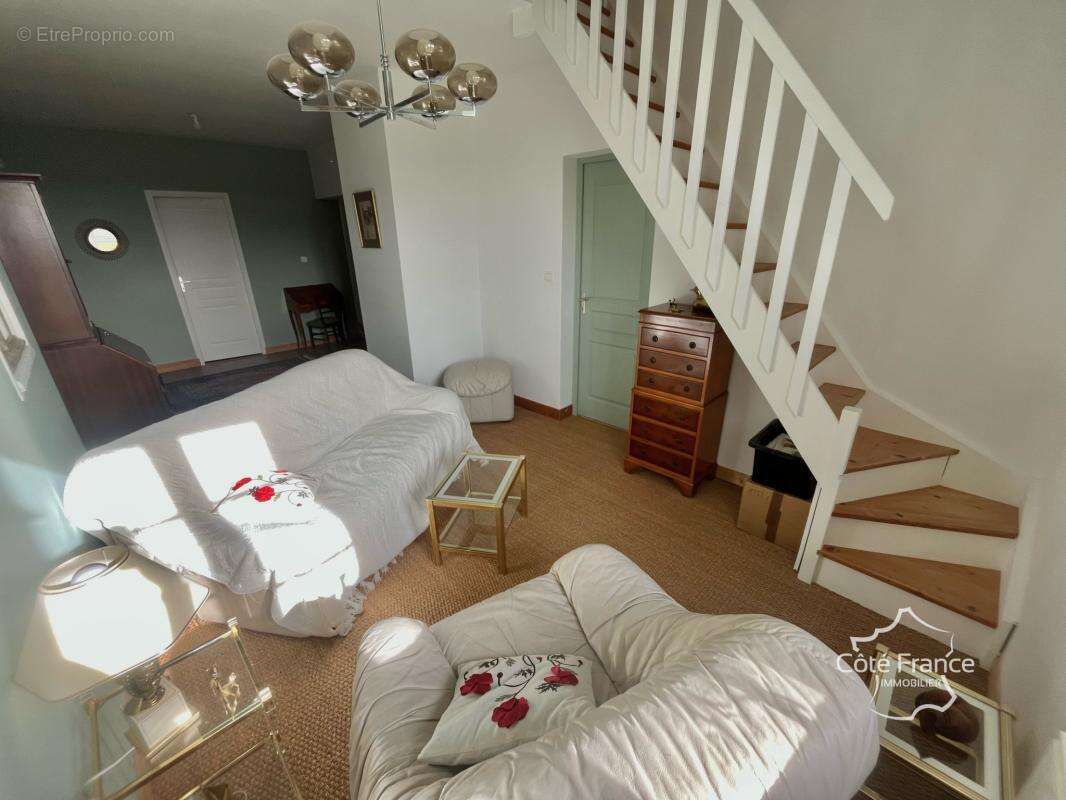 Maison à VIC-DE-CHASSENAY