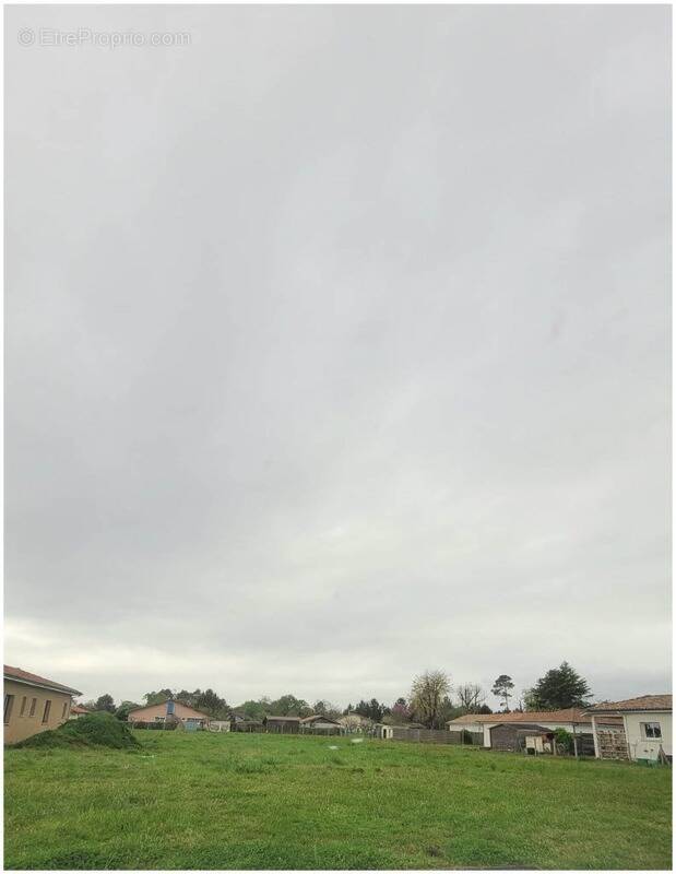 Terrain à YGOS-SAINT-SATURNIN