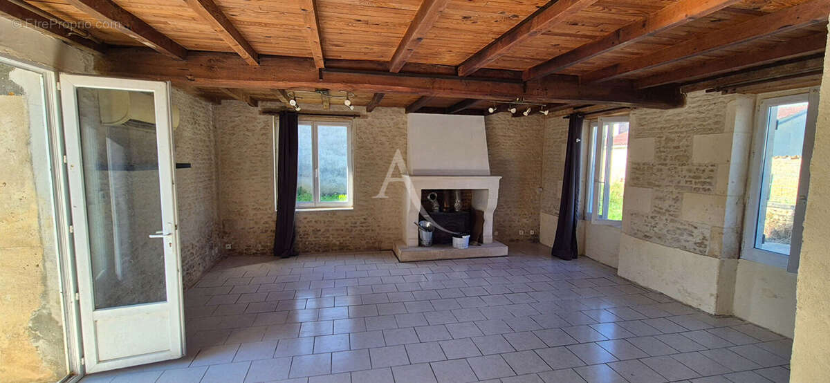 Maison à ASNIERES-LA-GIRAUD