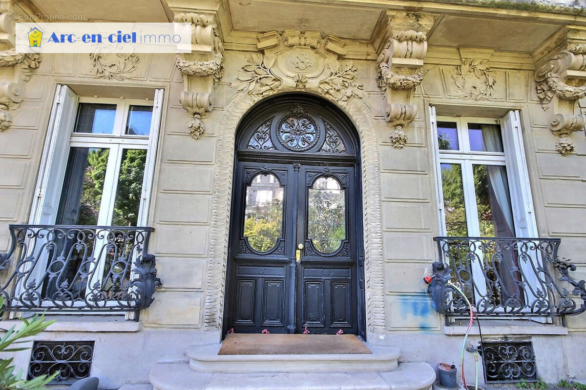 Appartement à PARIS-17E