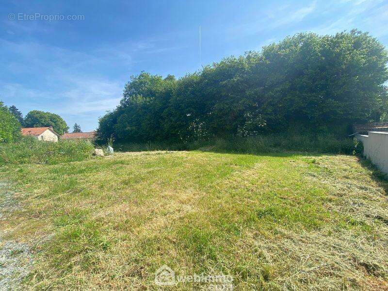 Terrain 848 m² à Pouzauges  - photo 13