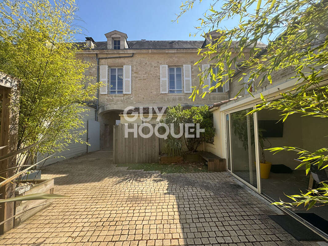 Commerce à FONTENAY-LE-COMTE