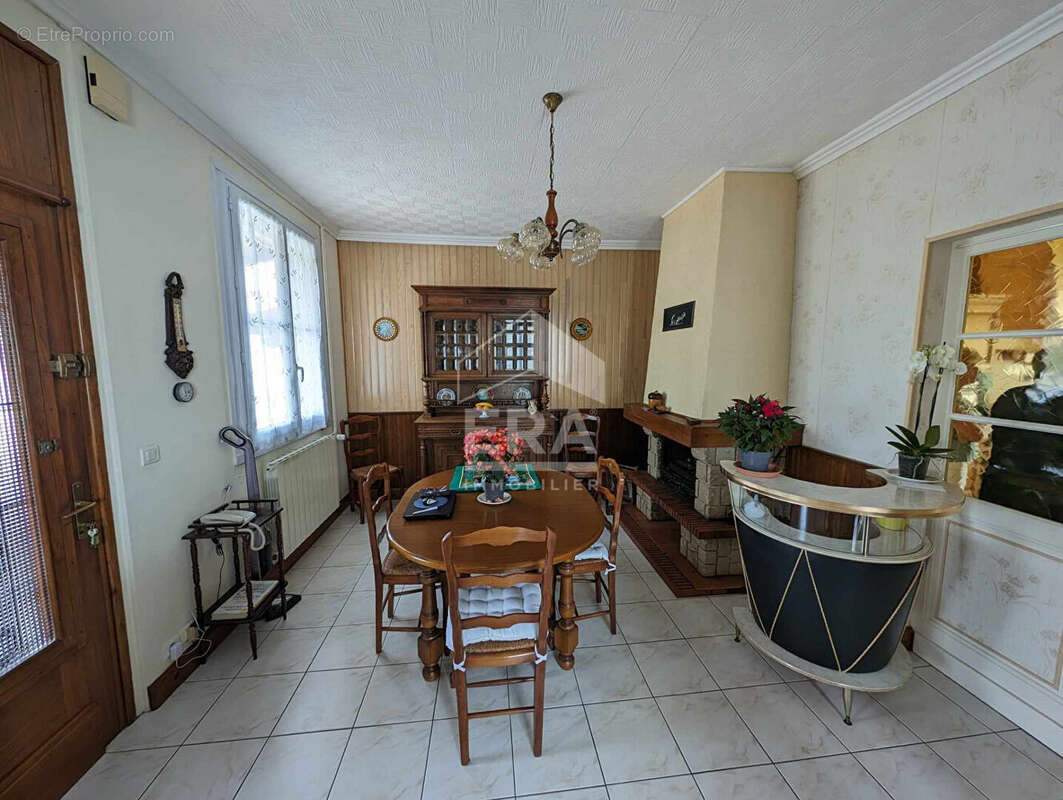 Maison à MONTPON-MENESTEROL