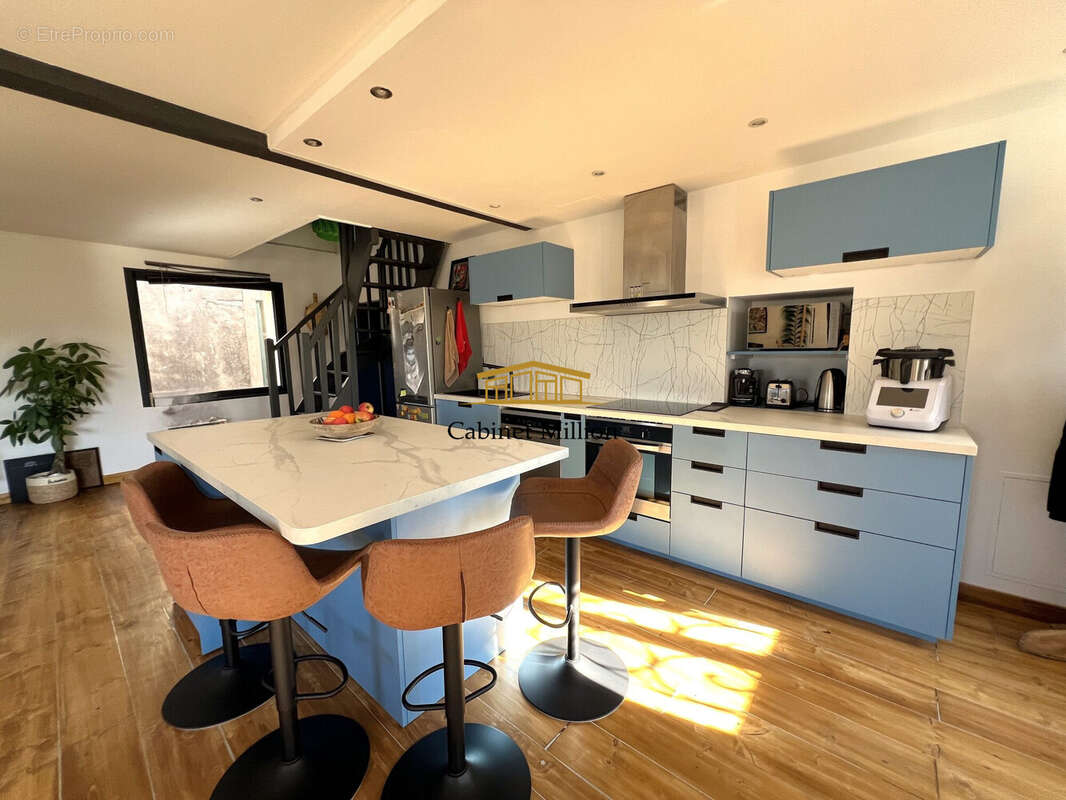 Maison à VIC-LA-GARDIOLE