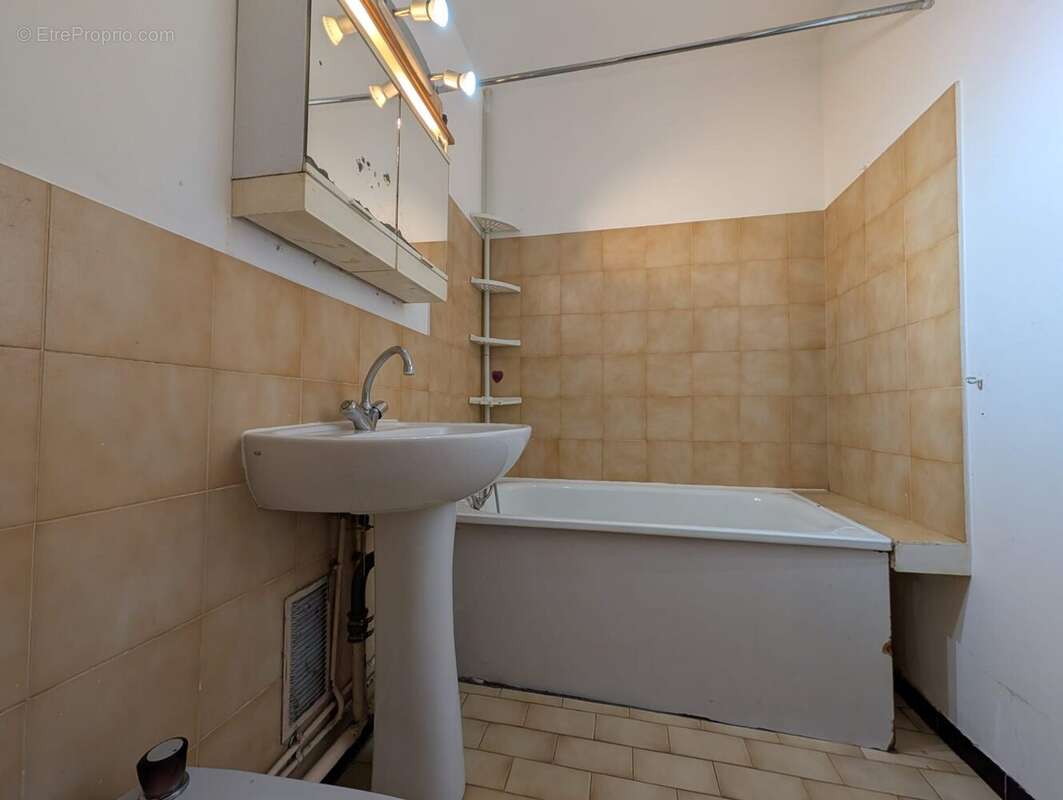 Appartement à LES CLAYES-SOUS-BOIS