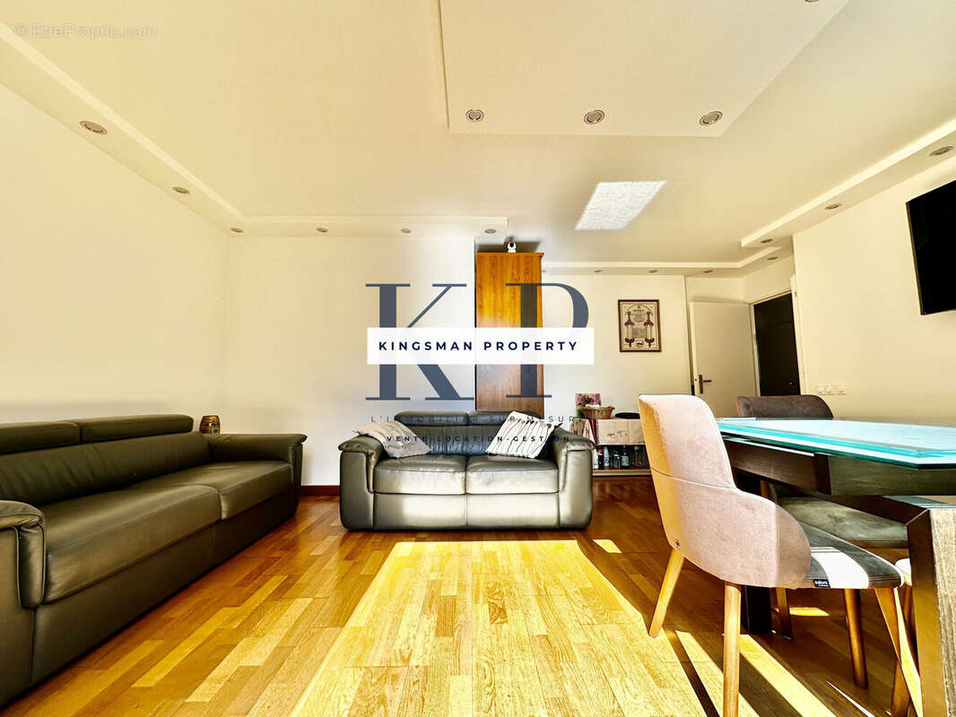 Séjour 28m2 - Appartement à PARIS-20E