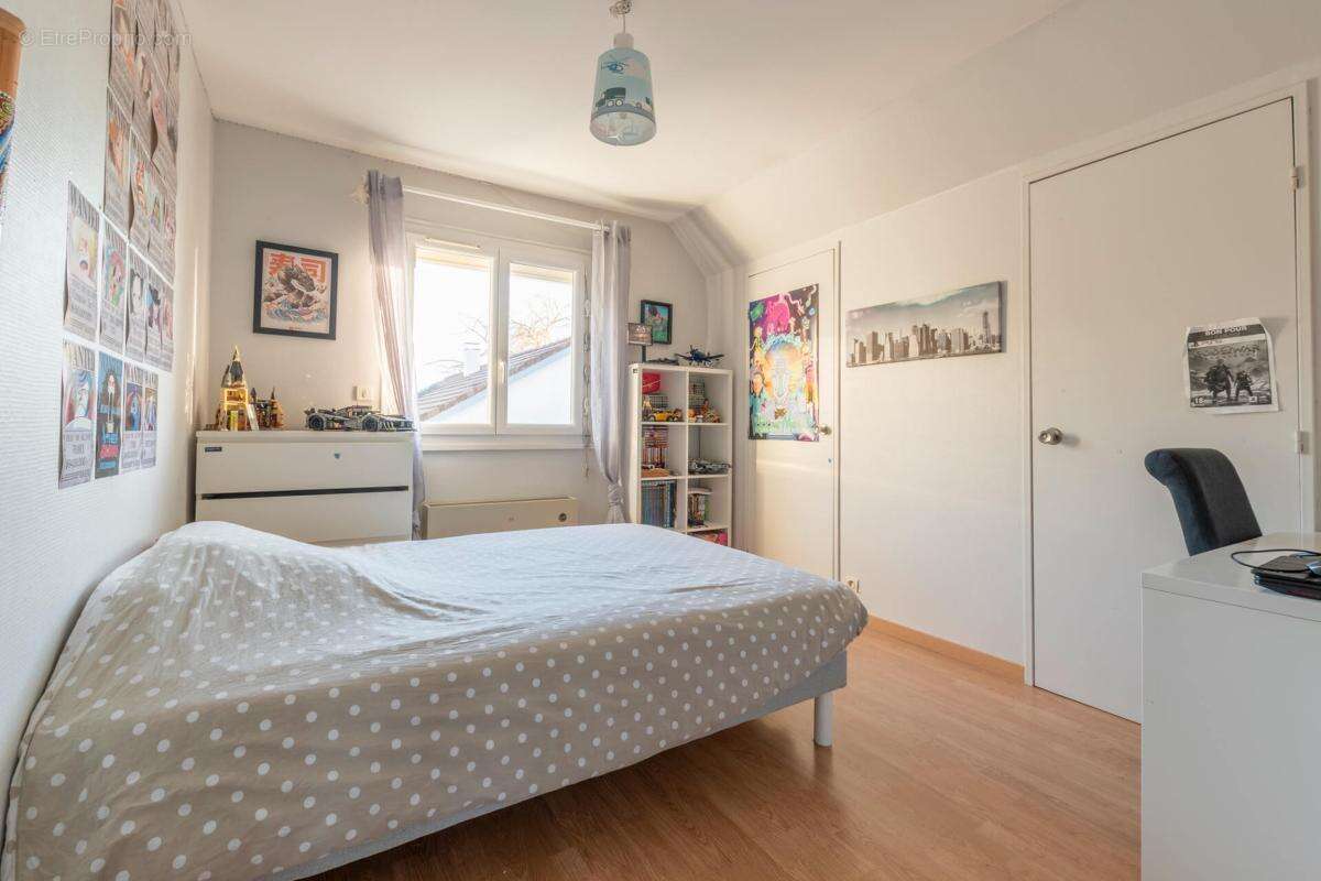 Maison 202 m² à Saint-Pavace  - photo 14