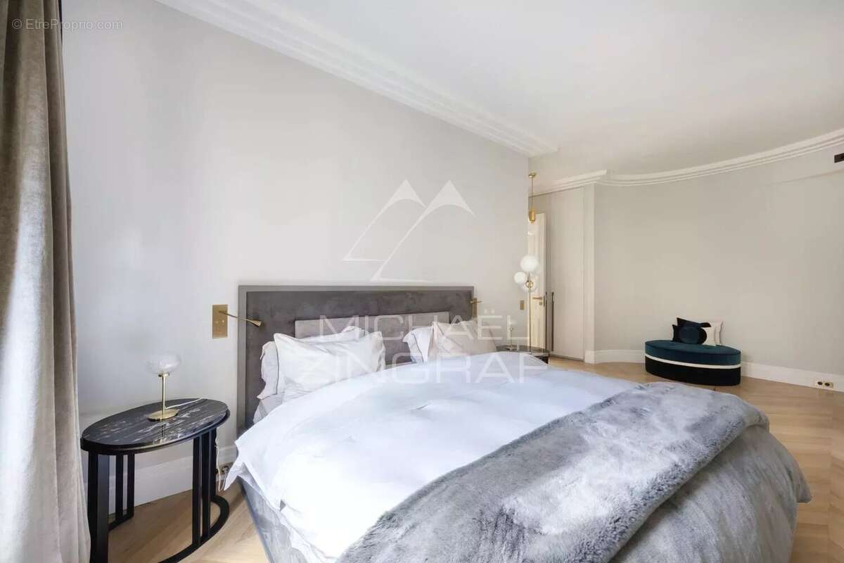 Appartement à PARIS-8E