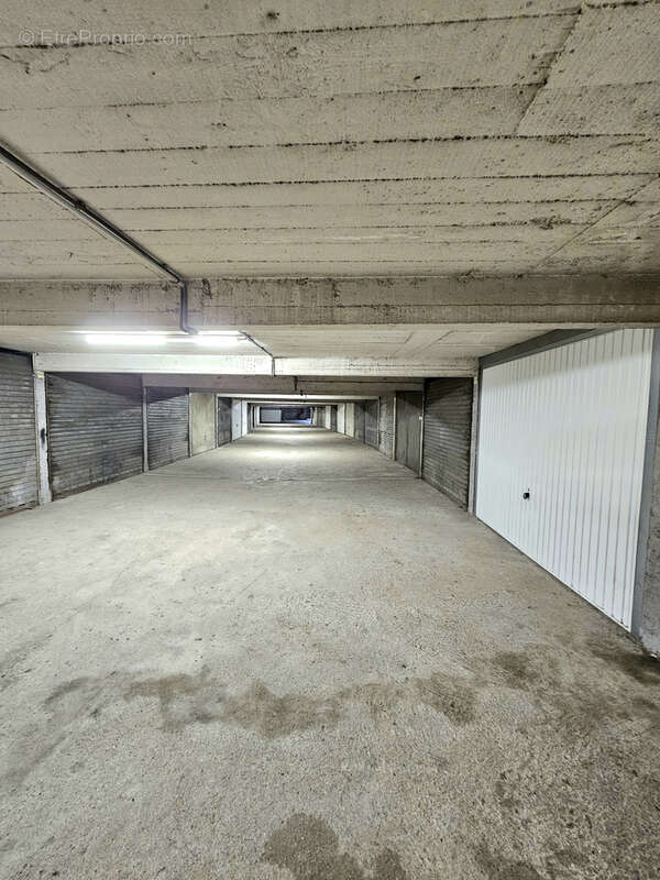 Parking à SAINT-ETIENNE