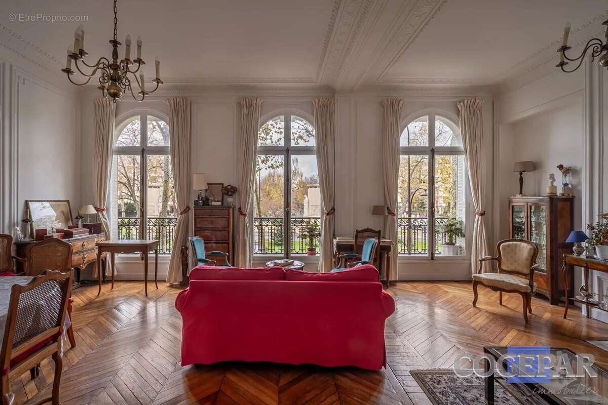 Appartement à NEUILLY-SUR-SEINE
