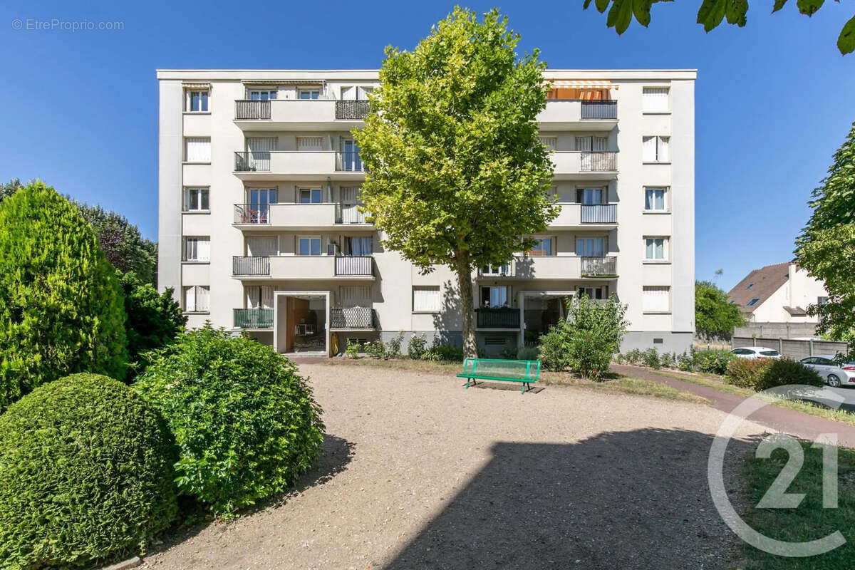 Appartement à SAINT-MAUR-DES-FOSSES