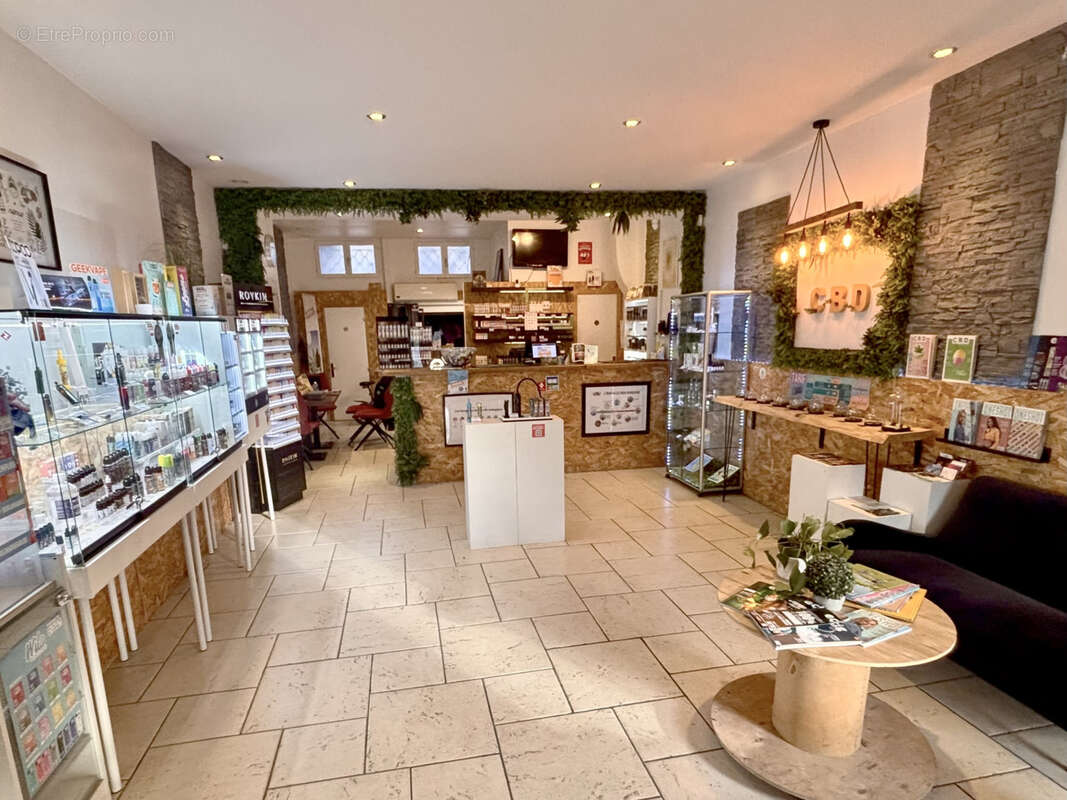 Commerce à LA TRINITE