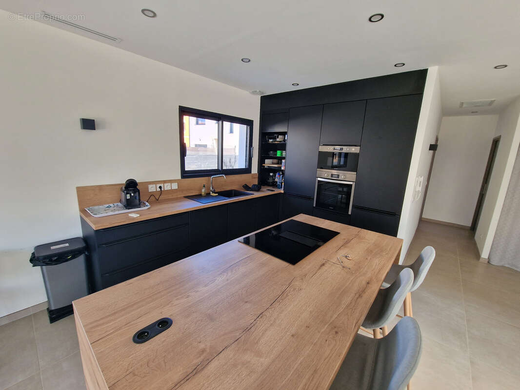 Maison à SAINT-BRES