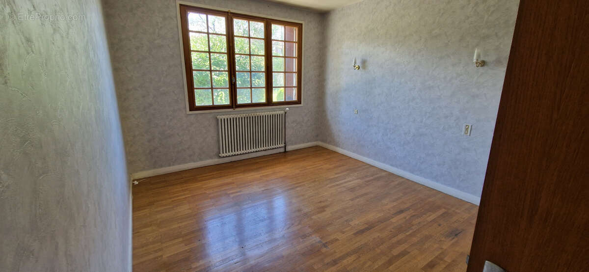 Maison à PERIGNAT-LES-SARLIEVE