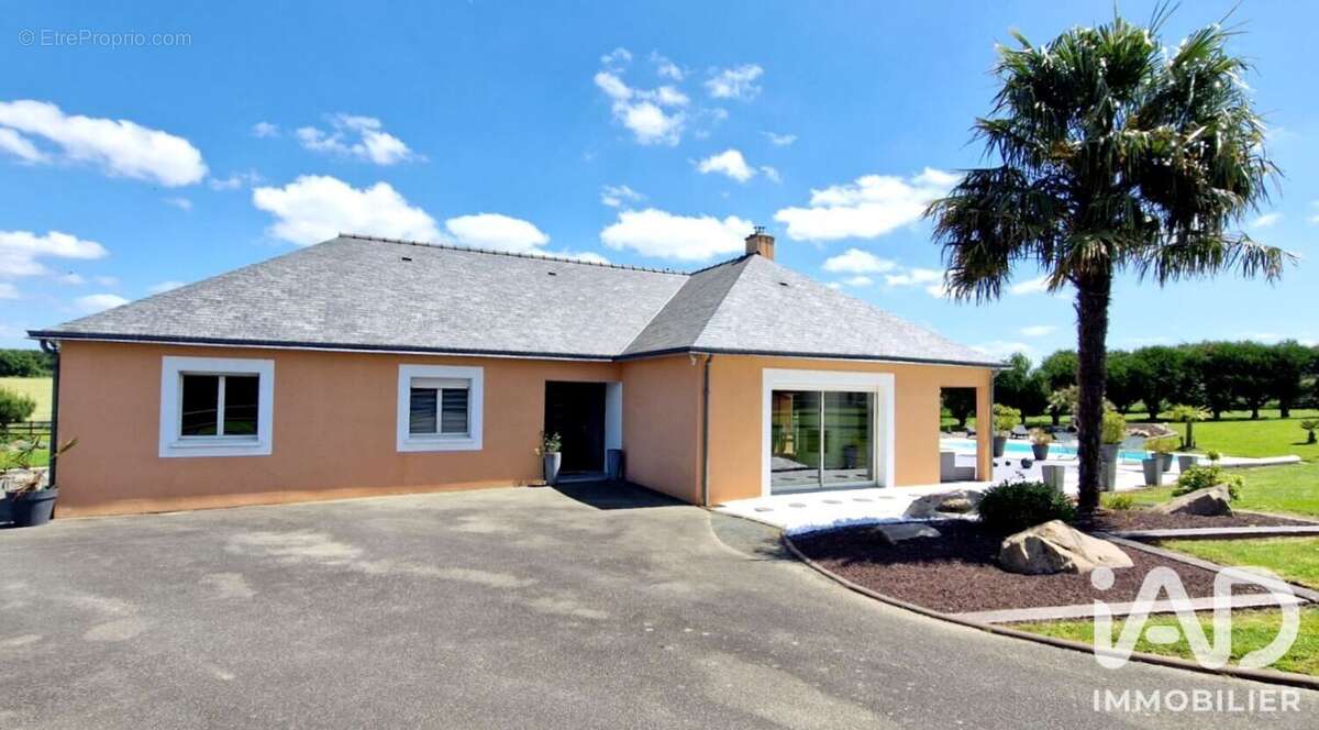 Maison 160 m² à Laval  - photo 2
