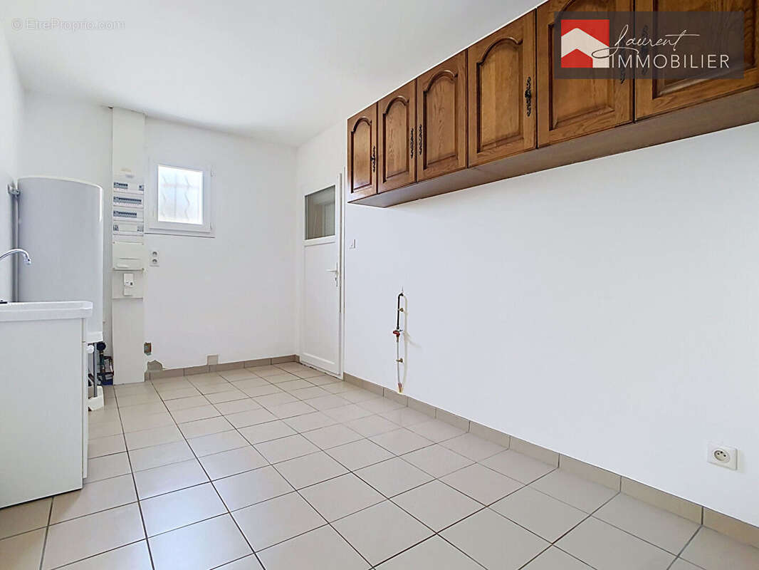 À VENDRE  Jolie villa de plain-pied dans un environnement paisible à Simandre - 190 000 - photo 8