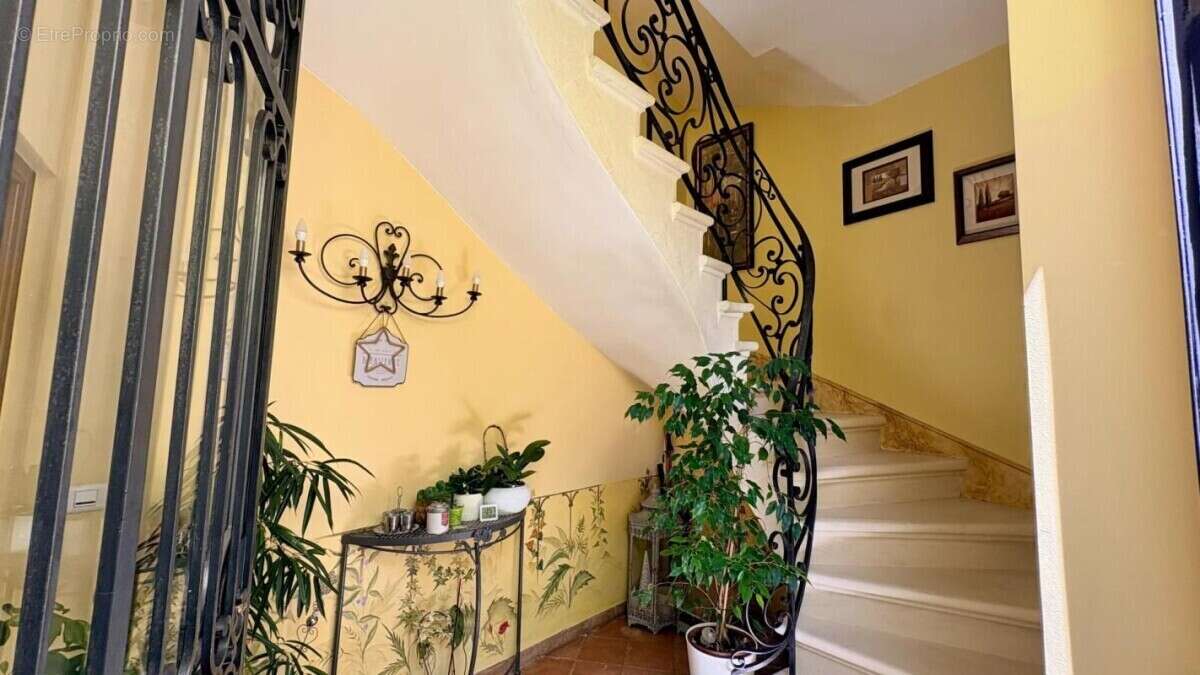 Maison à COURTHEZON