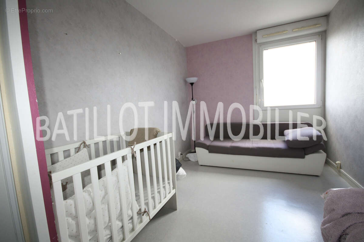 Exclusivité Reims place Luton appartement T 3 avec balcon - photo 5