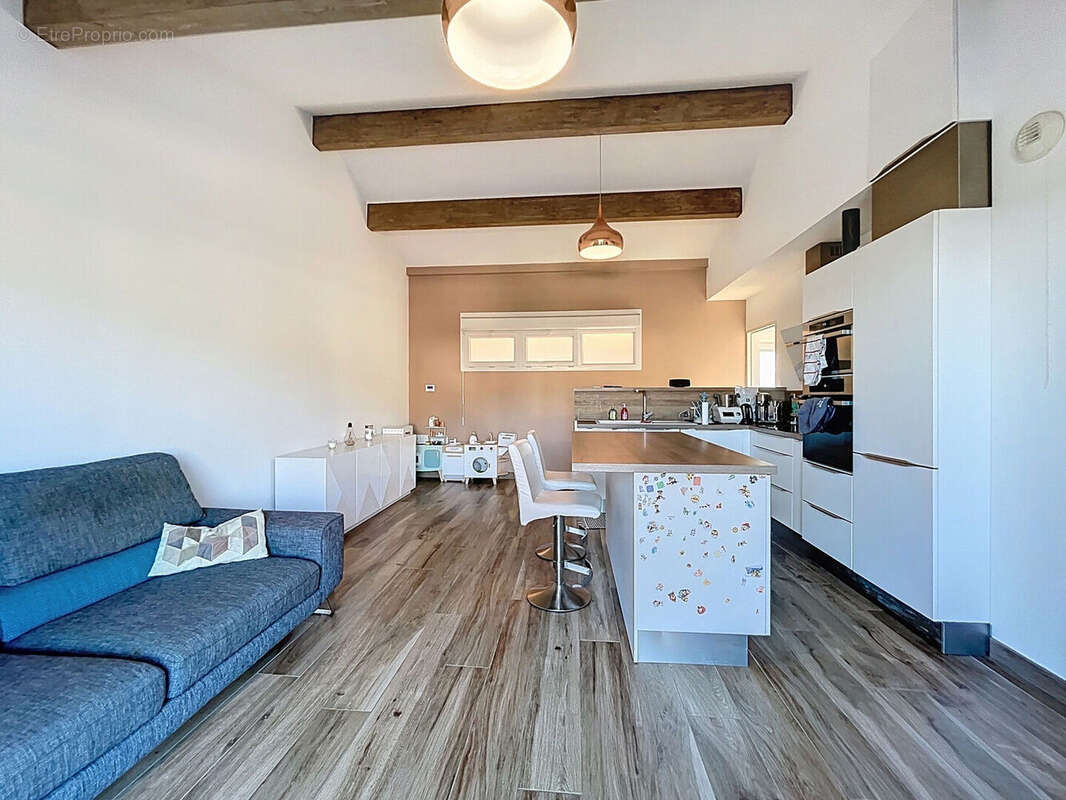Appartement à CHATEAUNEUF-GRASSE