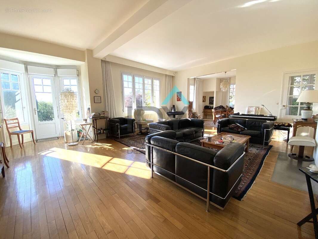 Maison à MAREIL-MARLY