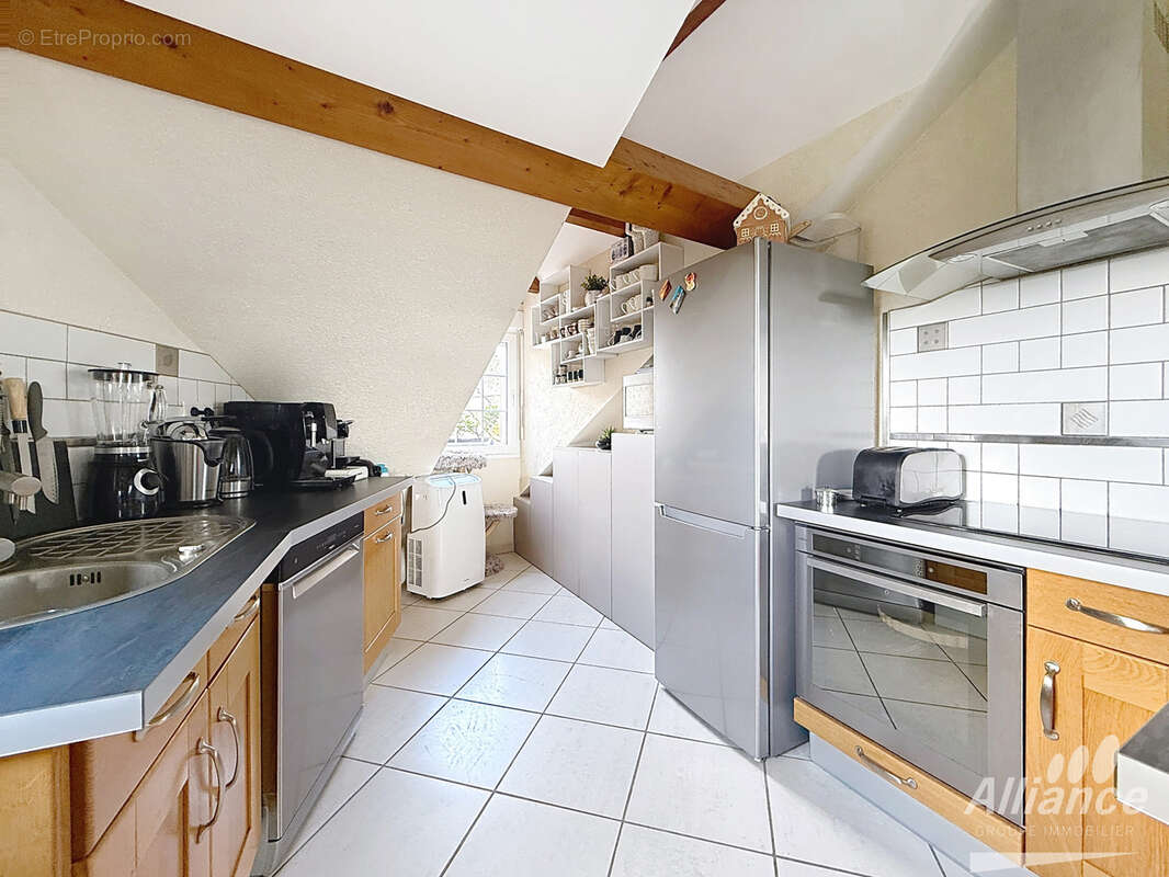 A VENDRE - Bel appartement T3 entièrement rénové. - photo 3
