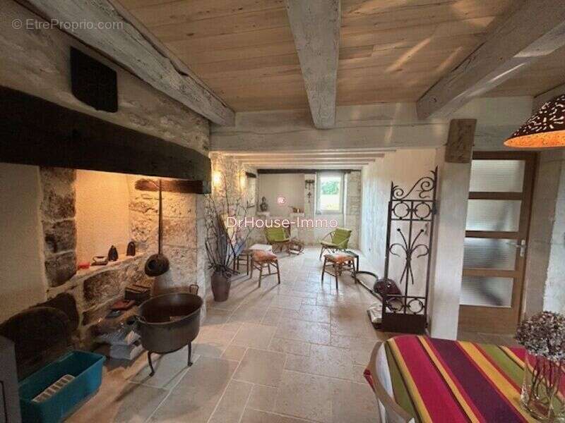 Maison à CASTELNAU-MONTRATIER