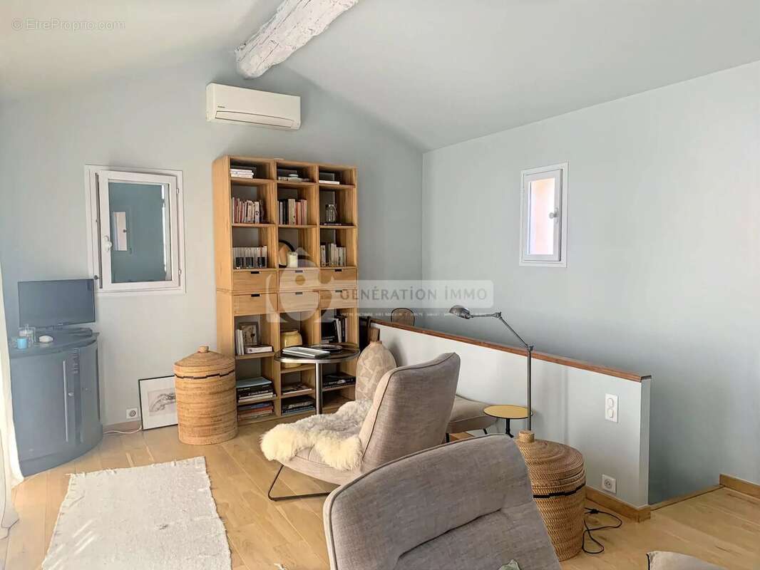 Maison à FONTVIEILLE