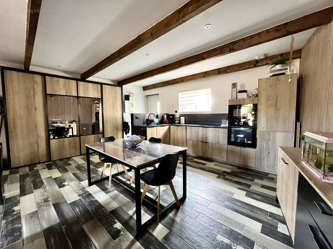 Maison à SAINT-YZAN-DE-SOUDIAC