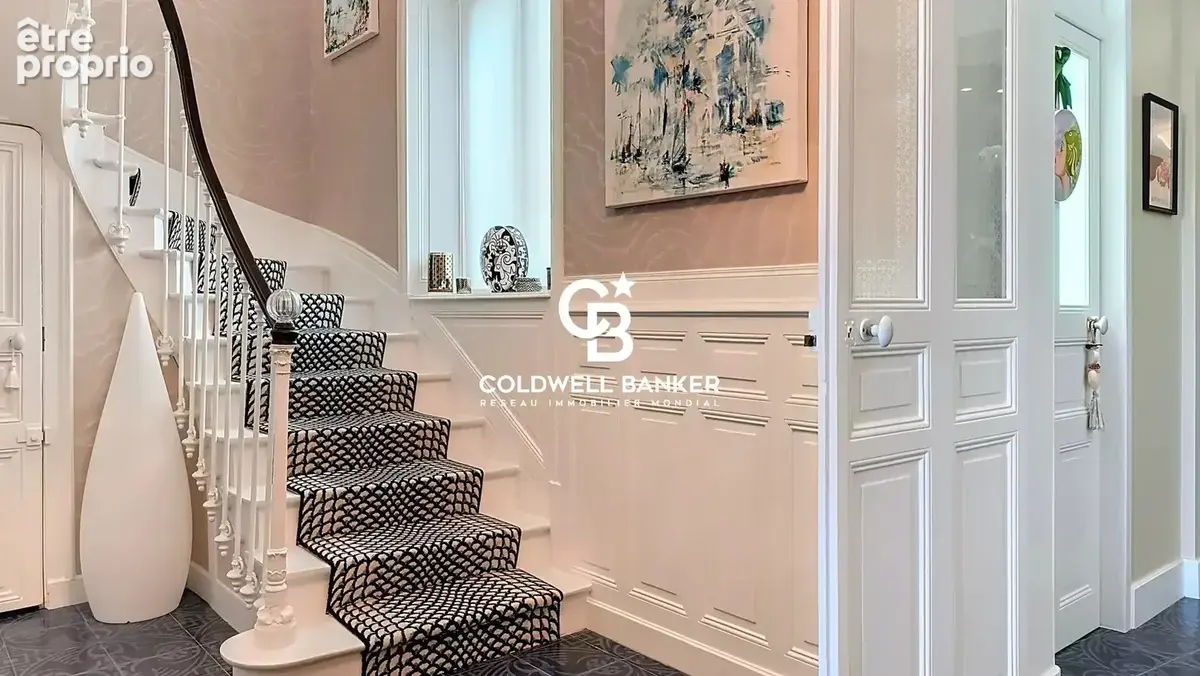 LES SABLES D'OLONNE: La Villa Flore : Signature de l'architecture balnéaire  sur le Remblai. - photo 4