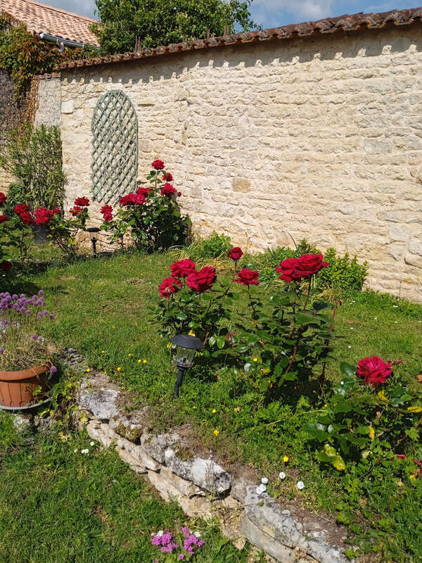 Maison à SAINT-MICHEL-LE-CLOUCQ