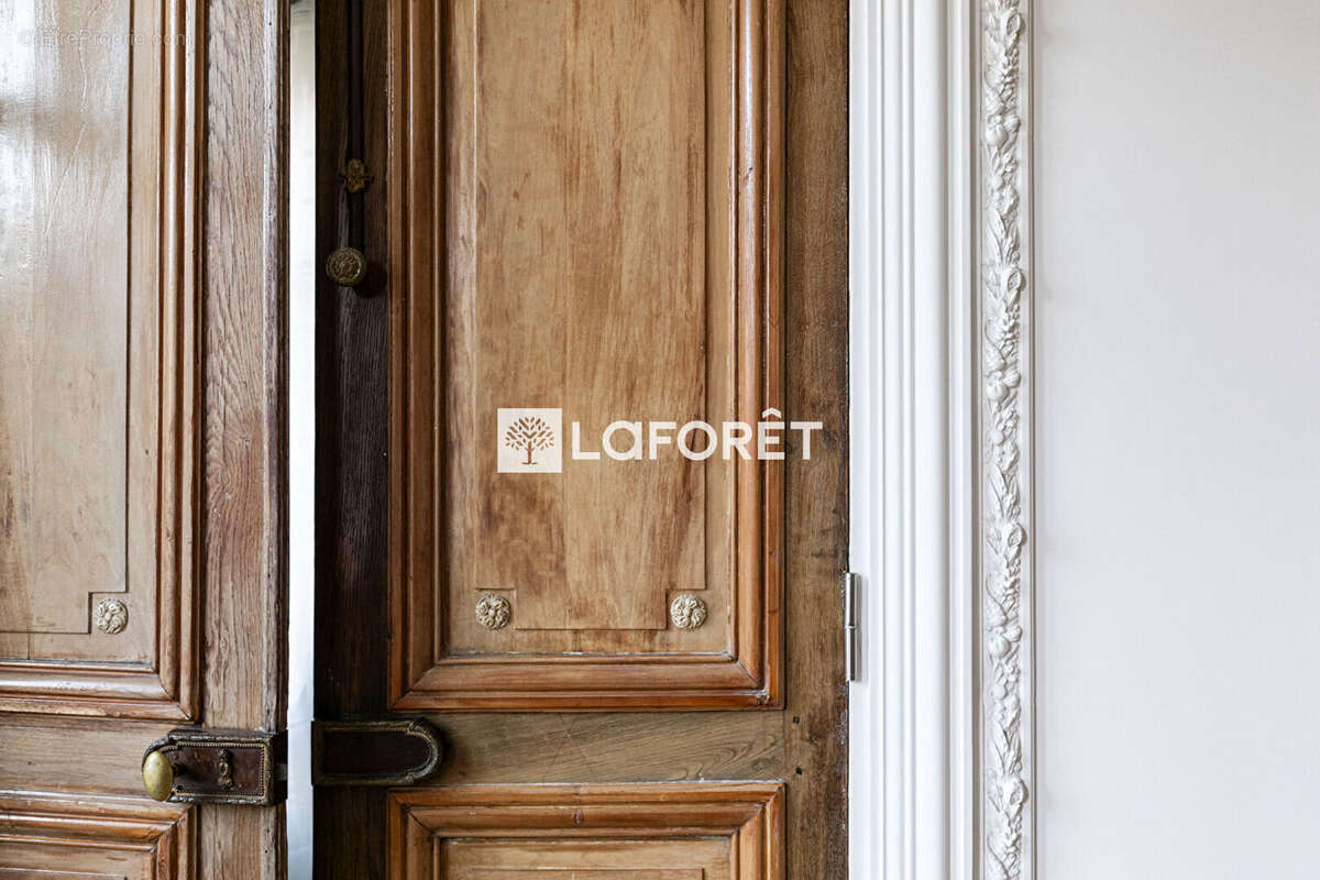 Appartement à PARIS-8E