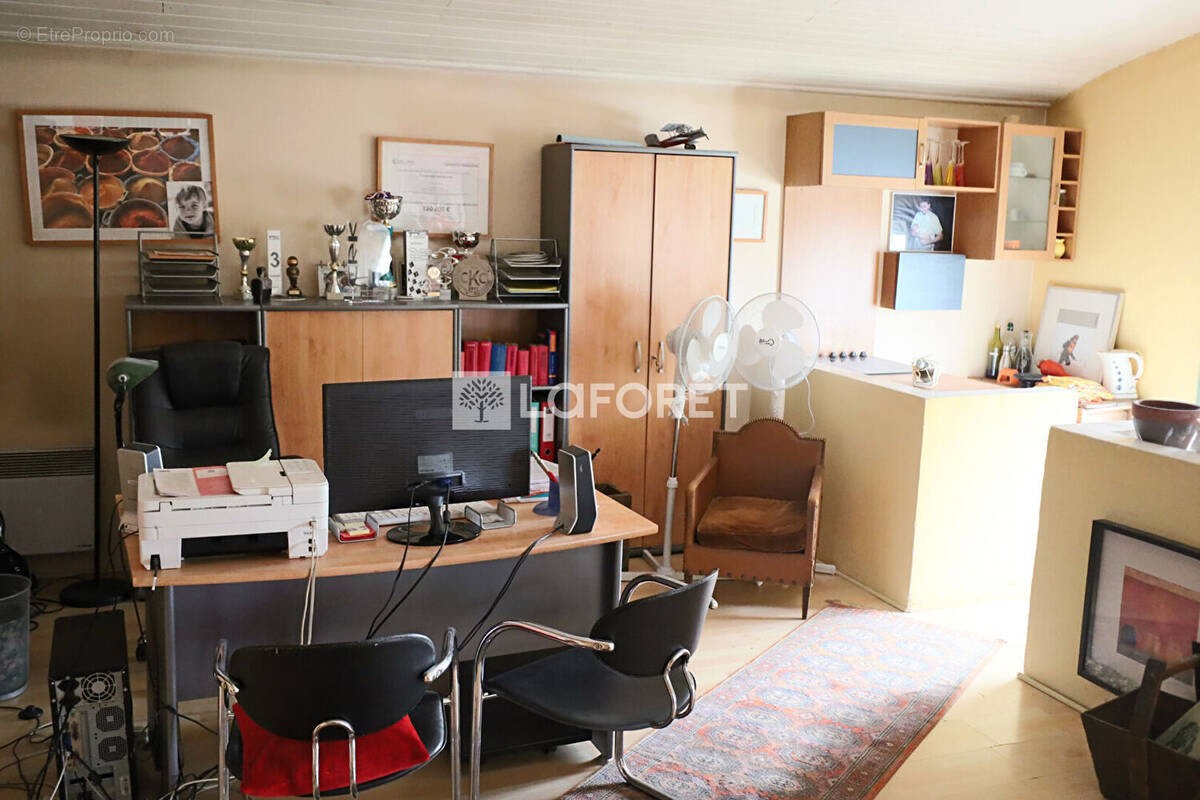 Commerce à OZOIR-LA-FERRIERE