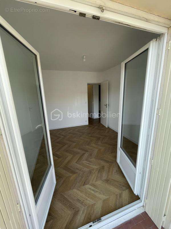 Appartement rénové avec terrasse de 83m2 au cœur de Venelles – Calme et tout à pied - photo 7
